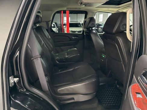 Used 2007 Cadillac Escalade AWD w/ Information Package image 39