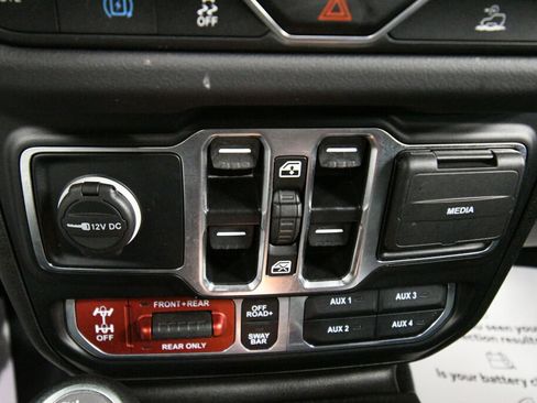 Used 2024 Jeep Wrangler Unlimited Rubicon 4xe AWD/4WD image 16