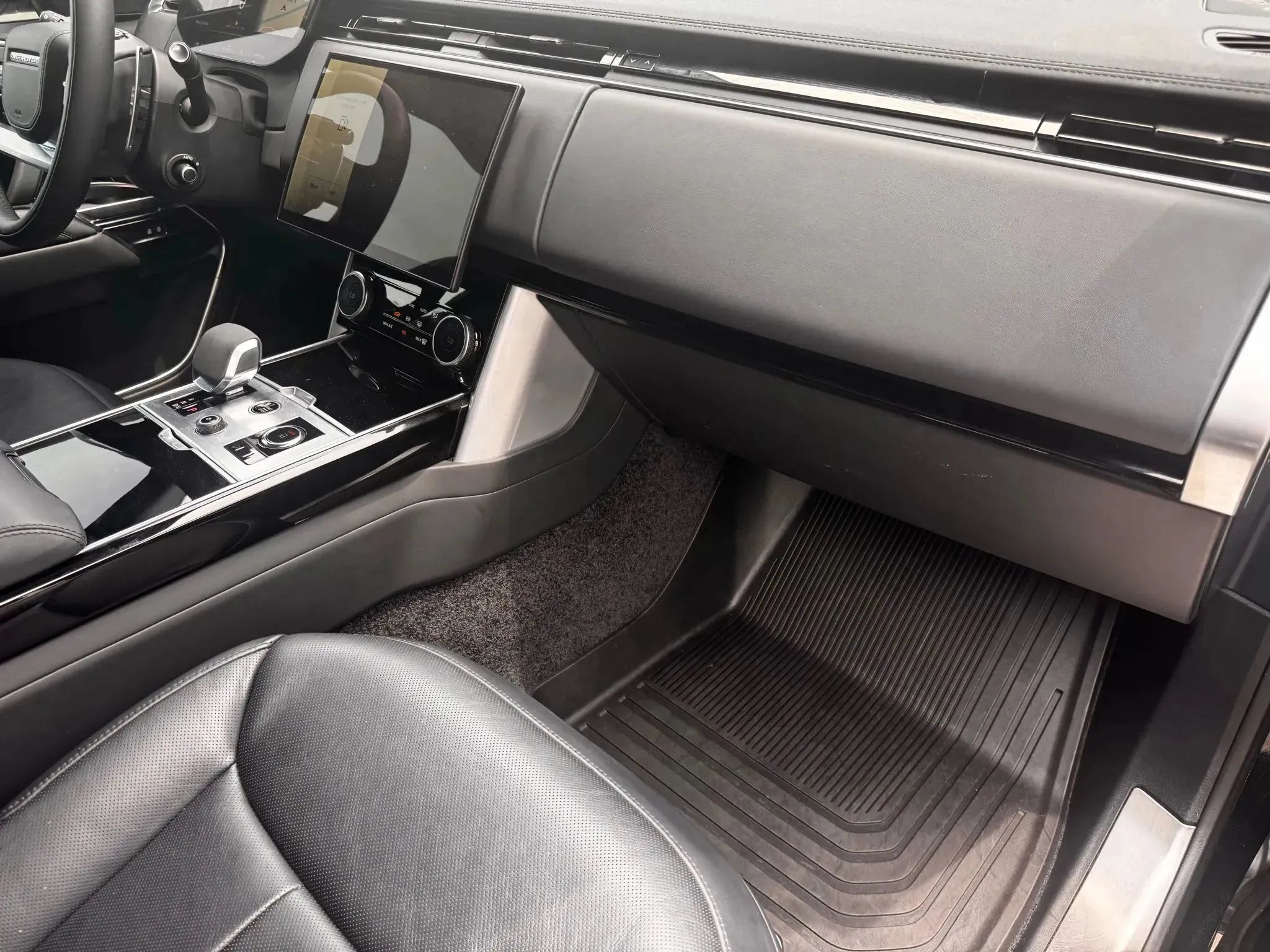 Used 2023 Land Rover Range Rover SE AWD/4WD image 32