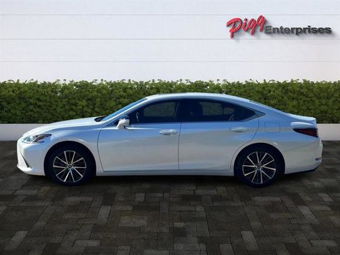 Used 2024 Lexus ES 350 Premium image 3
