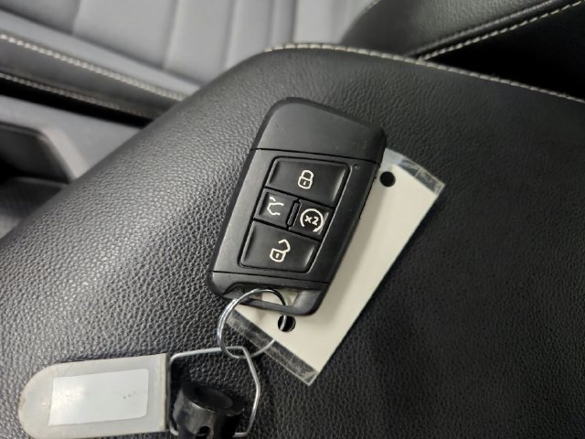 Used 2025 Volkswagen Jetta SE FWD image 32