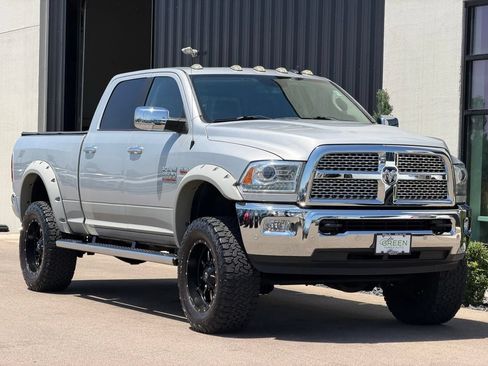 Used 2017 RAM 2500 Laramie w/ Convenience Group AWD/4WD image 3