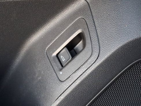 Certified 2022 Volkswagen Atlas SEL R-Line image 28