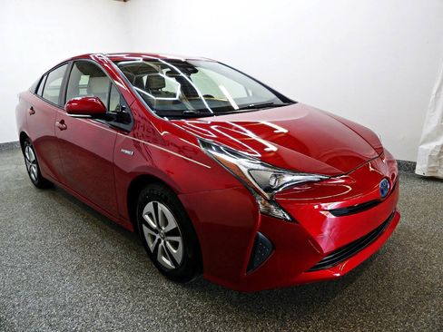 Used 2017 Toyota Prius Three w/ Carpet Mat Package FWD image 3