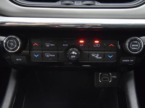 Used 2023 Jeep Compass Limited AWD/4WD image 37
