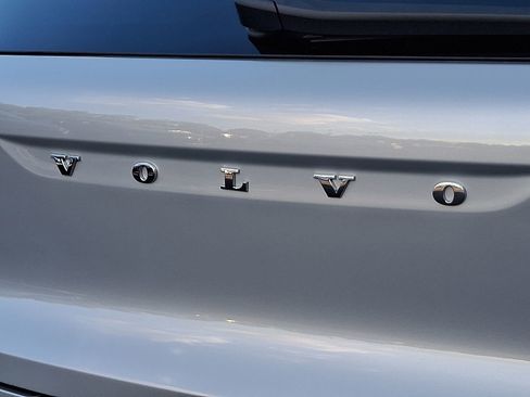 Certified 2024 Volvo XC40 B5 Core image 28