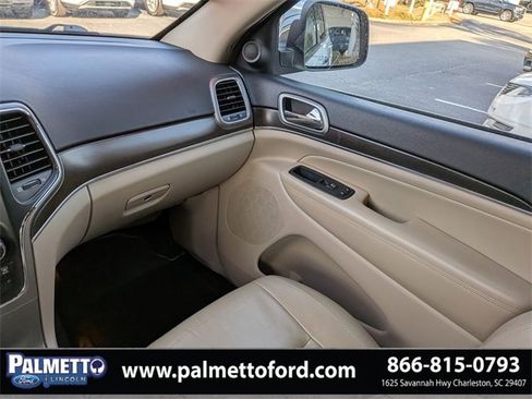 Used 2018 Jeep Grand Cherokee Limited image 18