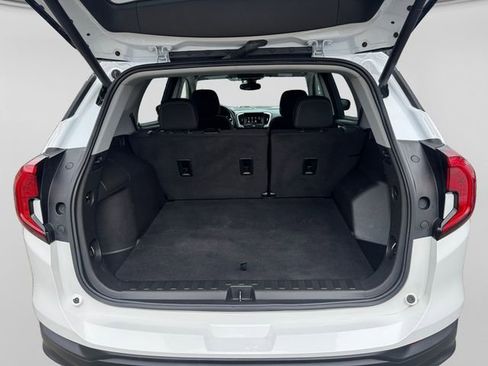 Used 2022 GMC Terrain SLE w/ Driver Convenience Package image 5