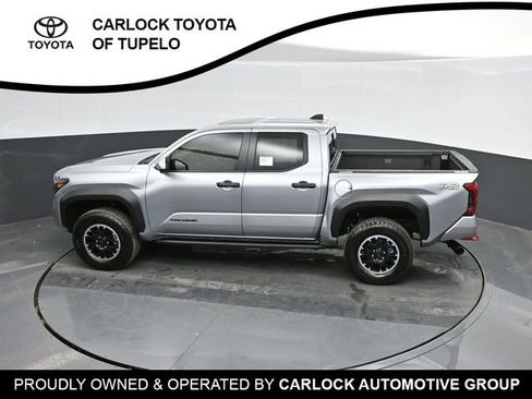 Used 2025 Toyota Tacoma TRD Off-Road w/ TRD Off Road Premium Package AWD/4WD image 40