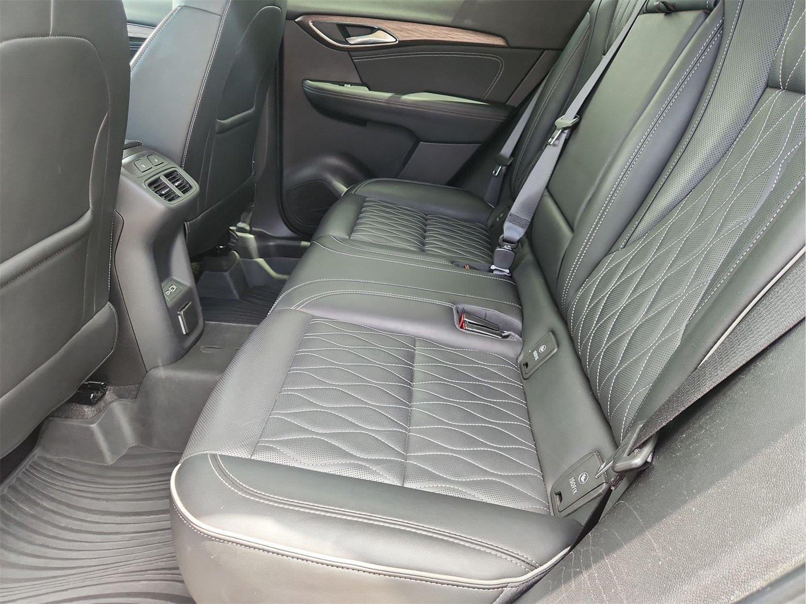 Certified 2022 Buick Envision Avenir w/ Technology Package II FWD image 26