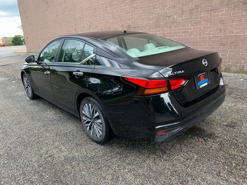 Used 2025 Nissan Altima 2.5 SV FWD image 23