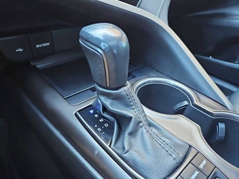 Used 2022 Toyota Camry SE w/ Cold Weather Package image 32