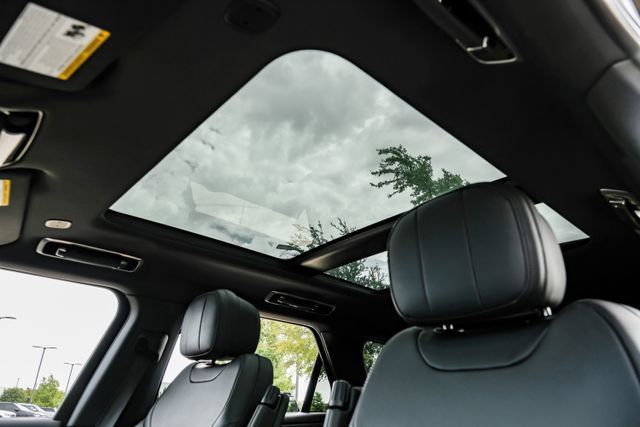 Used 2025 Land Rover Range Rover Sport SE AWD/4WD image 5