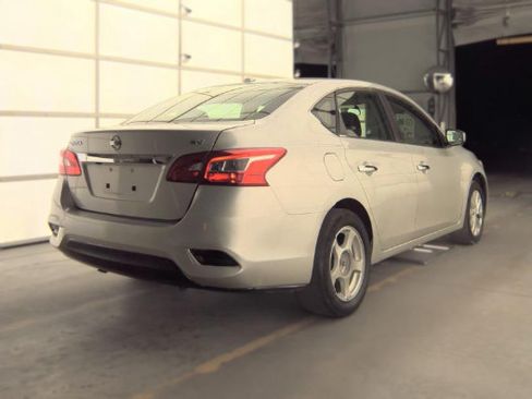 Used 2019 Nissan Sentra SV FWD image 2