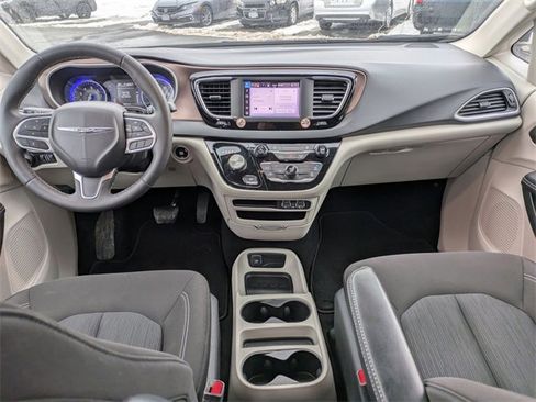 Used 2023 Chrysler Voyager LX image 16