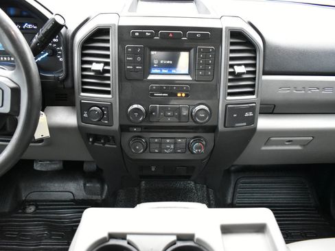 Used 2018 Ford F250 XL w/ Power Equipment Group image 19