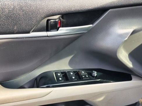 Used 2020 Toyota Camry LE image 11