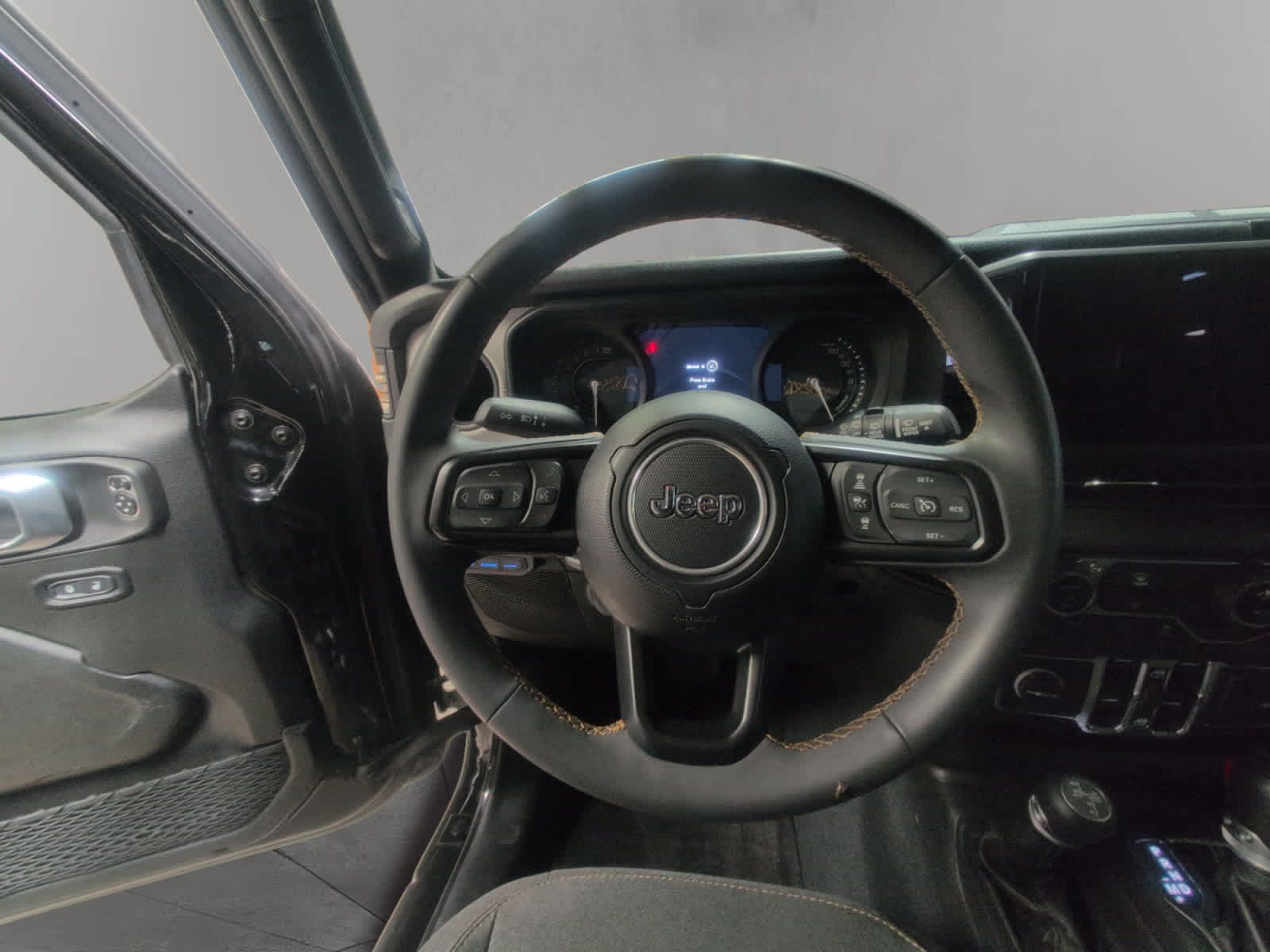 Used 2024 Jeep Wrangler Unlimited AWD/4WD image 12