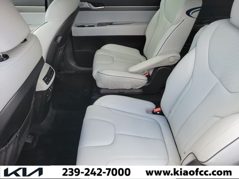 Used 2024 Hyundai Palisade SEL w/ Premium Package FWD image 12