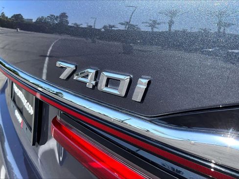 Used 2020 BMW 740i xDrive w/ Cold Weather Package AWD/4WD image 9