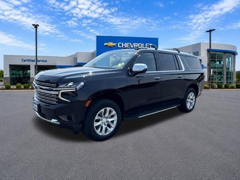 Used 2023 Chevrolet Suburban Premier w/ Max Trailering Package AWD/4WD image 3