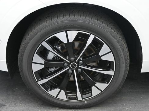 New 2026 Volvo XC60 B5 Plus w/ Protection Package Premier AWD/4WD image 4