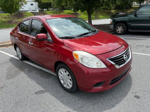 Used 2012 Nissan Versa SV FWD image 3