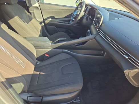 Used 2021 Hyundai Elantra SEL FWD image 30