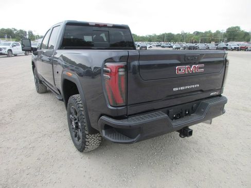 New 2026 GMC Sierra 2500 AT4 w/ AT4 Premium Plus Package AWD/4WD image 9