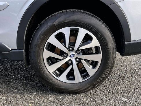 Used 2020 Subaru Outback Premium image 10