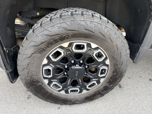 Used 2022 GMC Sierra 3500 Denali w/ Denali Ultimate Package AWD/4WD image 12