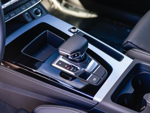 Certified 2025 Audi Q5 2.0T Premium Plus w/ Premium Plus Package AWD/4WD image 22