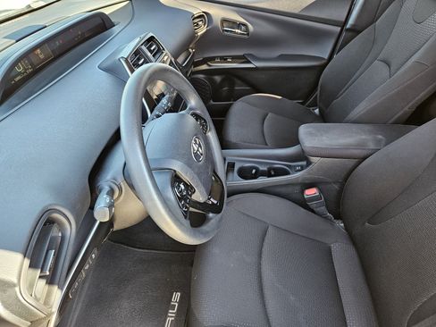 Used 2019 Toyota Prius LE image 12