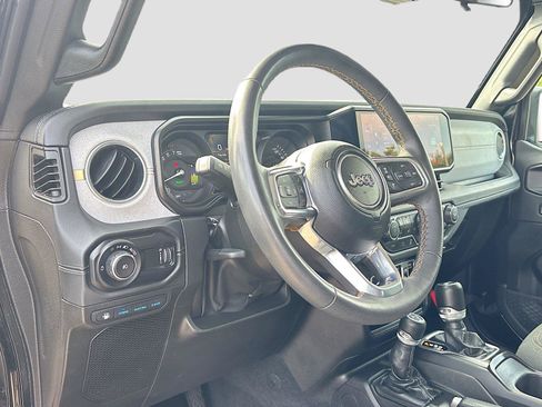 Used 2024 Jeep Wrangler Unlimited Sahara AWD/4WD image 9