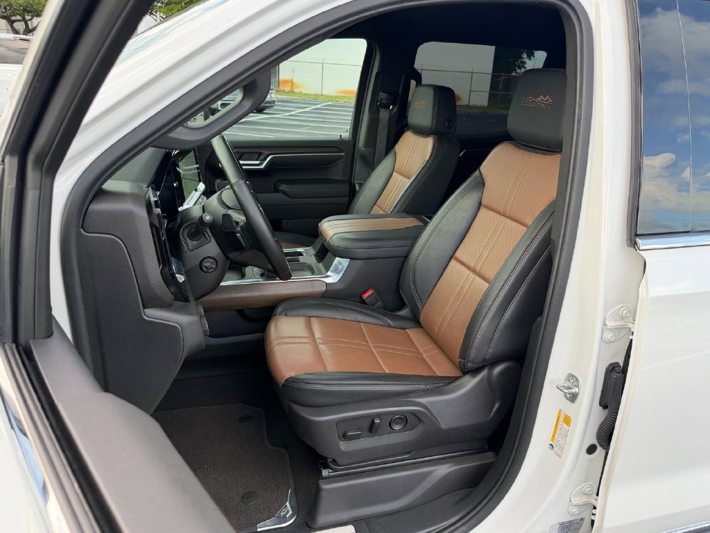 Used 2025 Chevrolet Silverado 1500 High Country RWD image 13