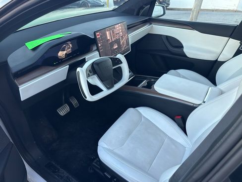 Used 2022 Tesla Model X image 11
