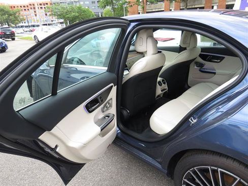 Certified 2025 Mercedes-Benz C 300 4MATIC Sedan image 22