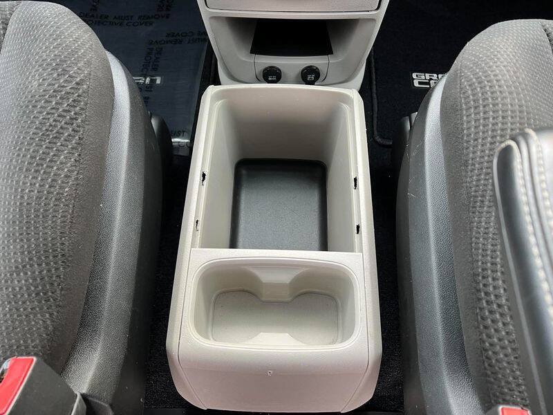 Used 2017 Dodge Grand Caravan SE FWD image 27