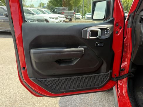 Used 2025 Jeep Wrangler Unlimited Rubicon 4xe w/ Safety Group AWD/4WD image 14