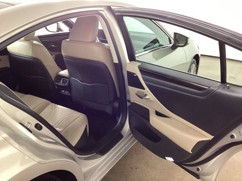 Used 2019 Lexus ES 350 w/ Accessory Package FWD image 19