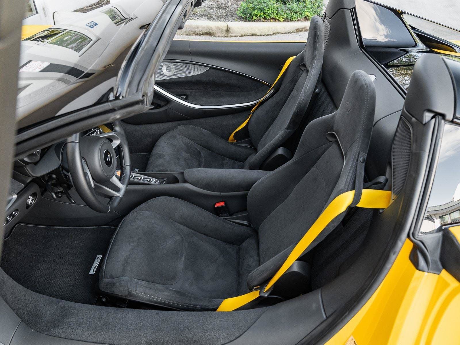 Used 2025 McLaren Artura Spider RWD image 26