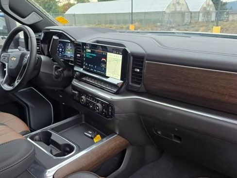 Used 2025 Chevrolet Silverado 2500 High Country w/ Technology Package image 22