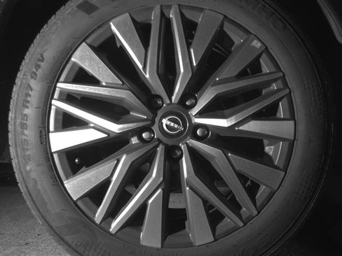 Used 2025 Nissan Altima 2.5 SV FWD image 15