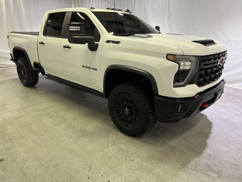 Certified 2025 Chevrolet Silverado 2500 ZR2 w/ Technology Package AWD/4WD image 2