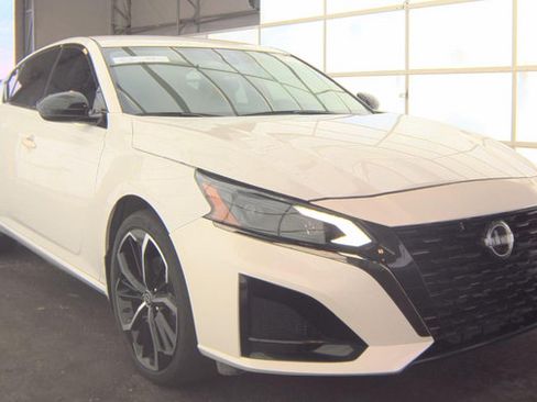 Used 2024 Nissan Altima 2.5 SR AWD/4WD image 1