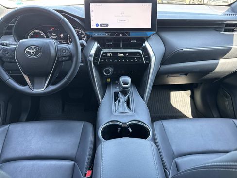 Used 2023 Toyota Venza XLE image 10