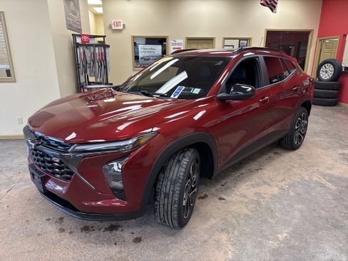 Used 2024 Chevrolet Trax RS image 3