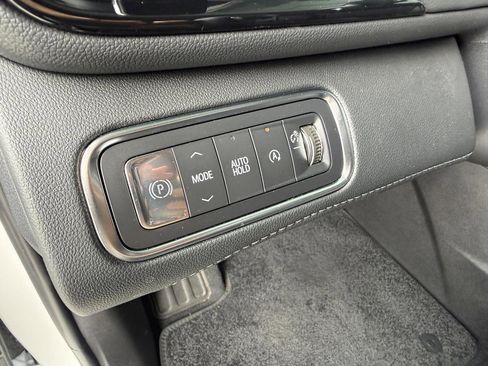 Used 2025 Buick Enclave Avenir w/ Super Cruise Package FWD image 16