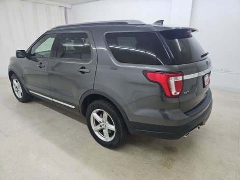 Used 2018 Ford Explorer XLT image 6