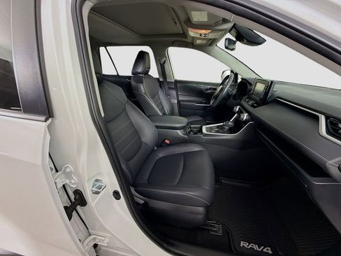 Certified 2020 Toyota RAV4 XLE Premium image 18